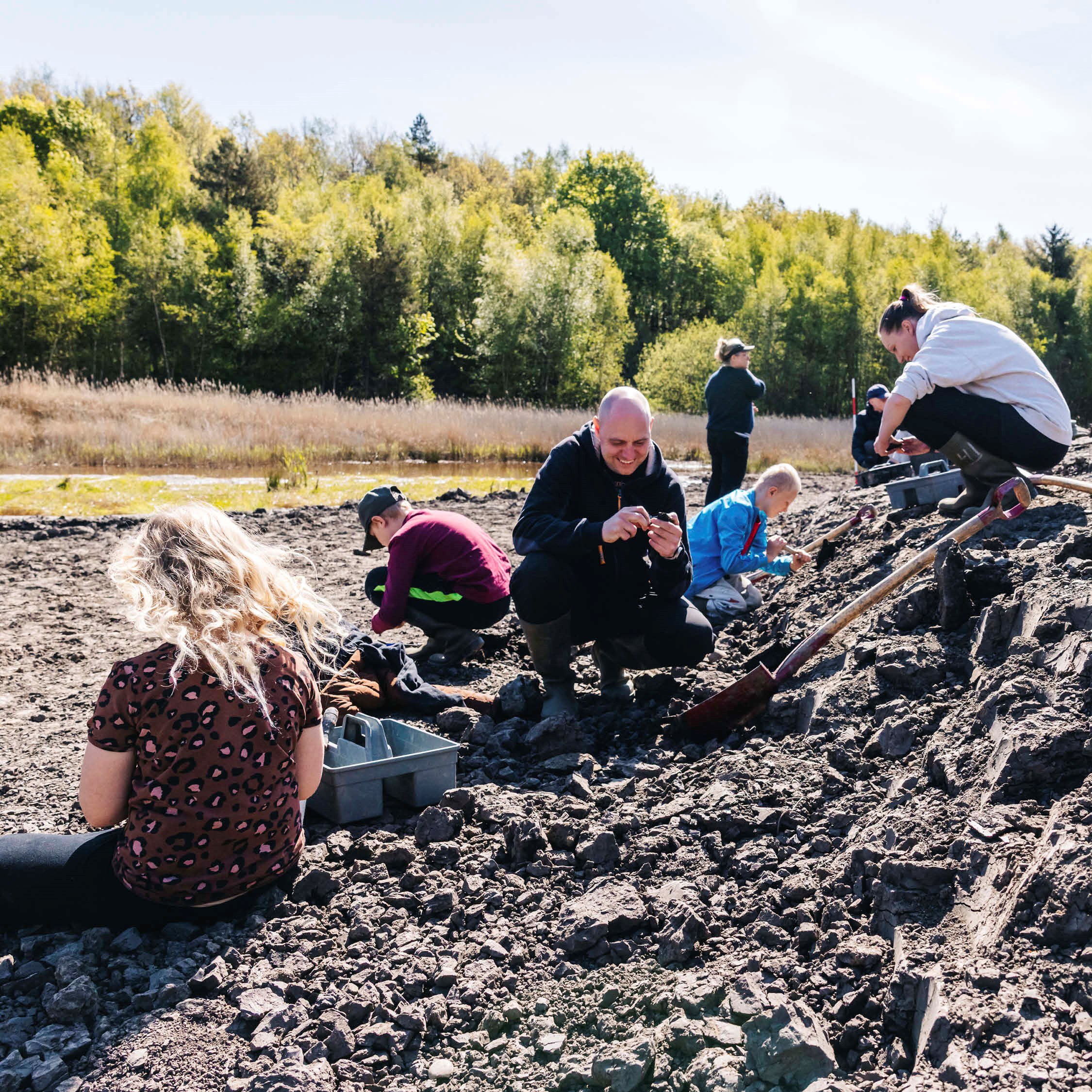 Fossiljagt med guide i lergraven