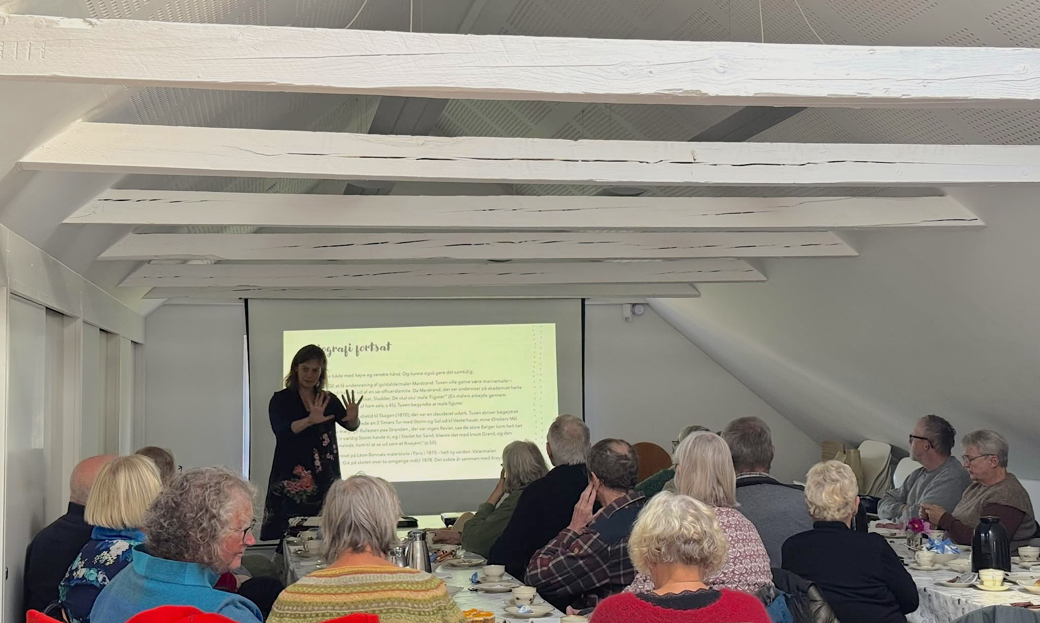 Strik, snak og stærke kvinder: Mød kunstnerne bag Nymindegabkolonien