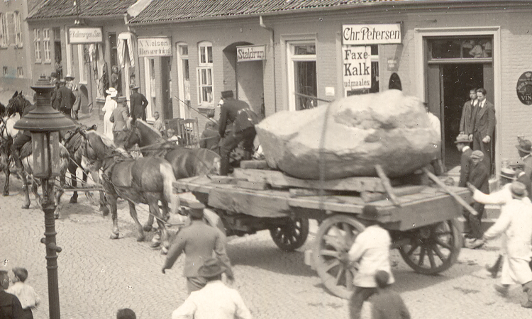 Historierne bag Ringsteds mindesmærker