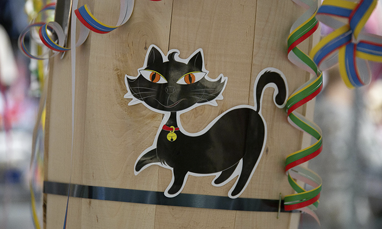 Fastelavnsfest - slå katten af tønden