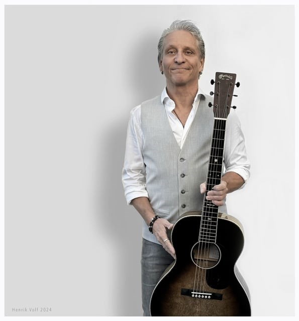 Fællessang og julestemning med Henrik Volf