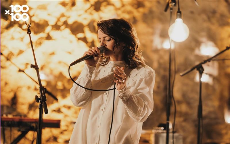 Karen Cecilie Cæsar med band i Thingbæk Kalkminer