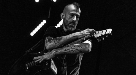 Jon Gomm