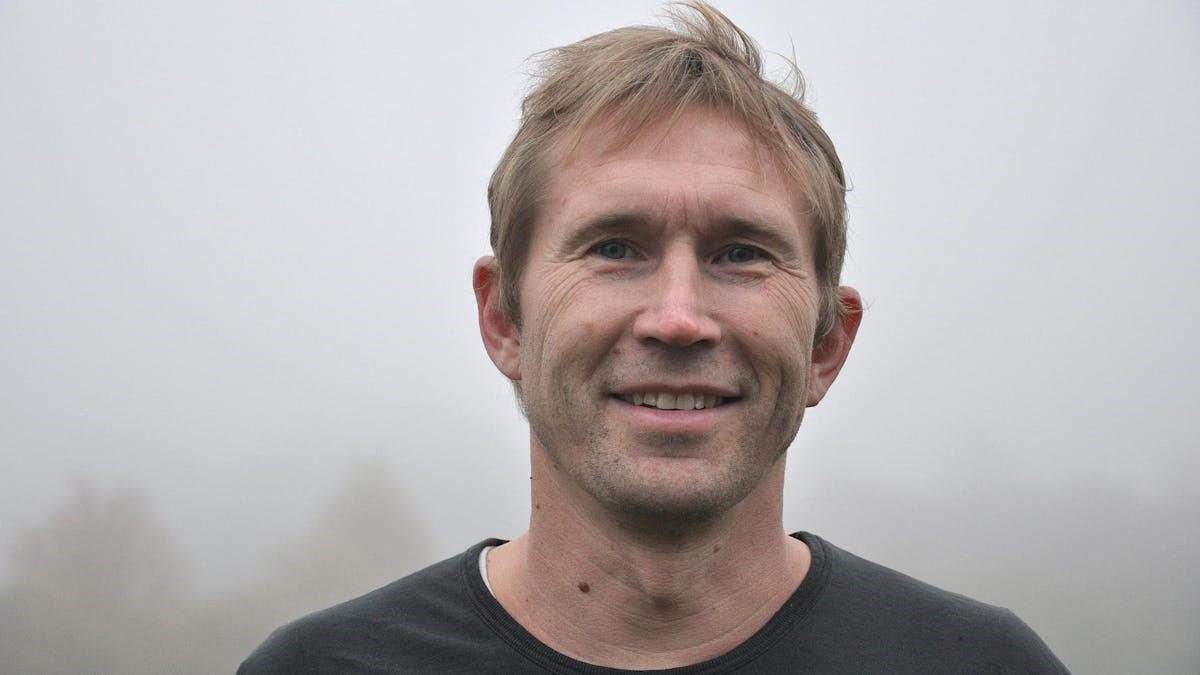 Forfatterfordrag v/ Simon Fruelund 'PENDLERNE'