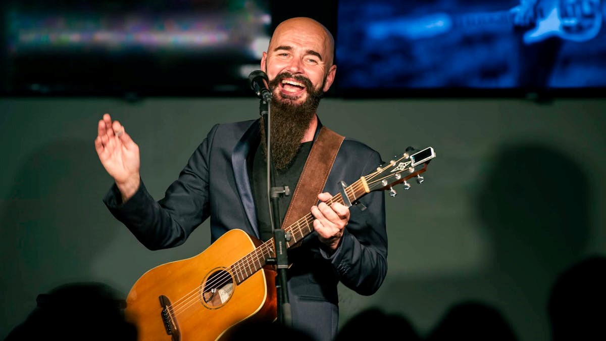 Dagli'stuekoncert i Bårse med Mika Vandborg