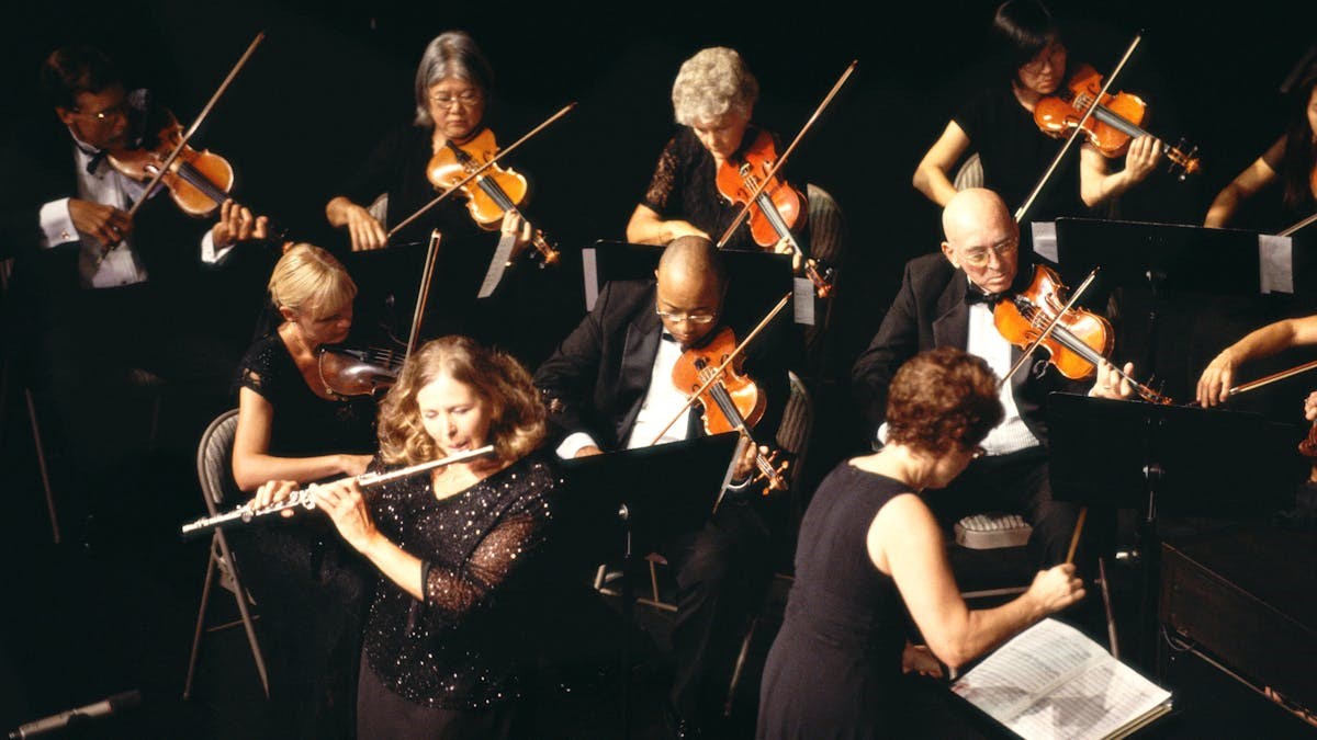 Dansk Kammerensemble spiller Dvoraks Strygerserenade og Carl Nielsens Lille Suite for strygere