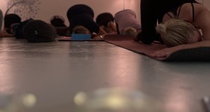 Yoga med nærvær og plads til dig. Torsdag