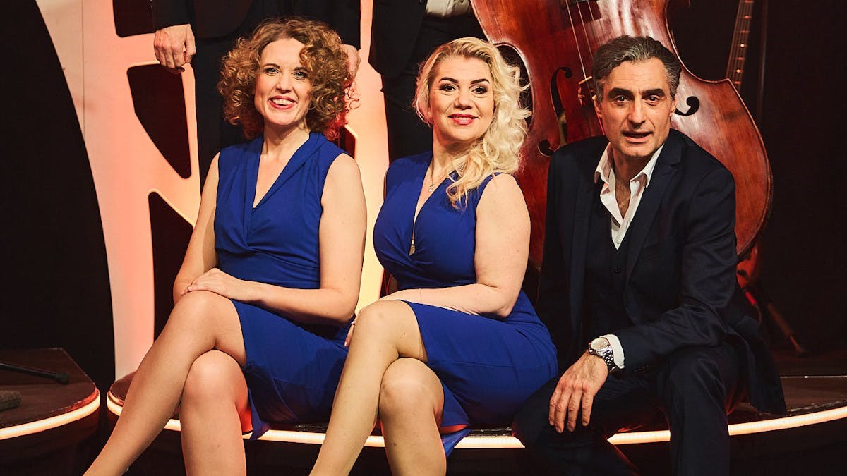 Revysalon - comedy, klaver og meget mer'