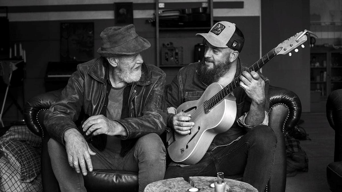 Storryteller Carsten Islington og musiker Nikolaj Rysager