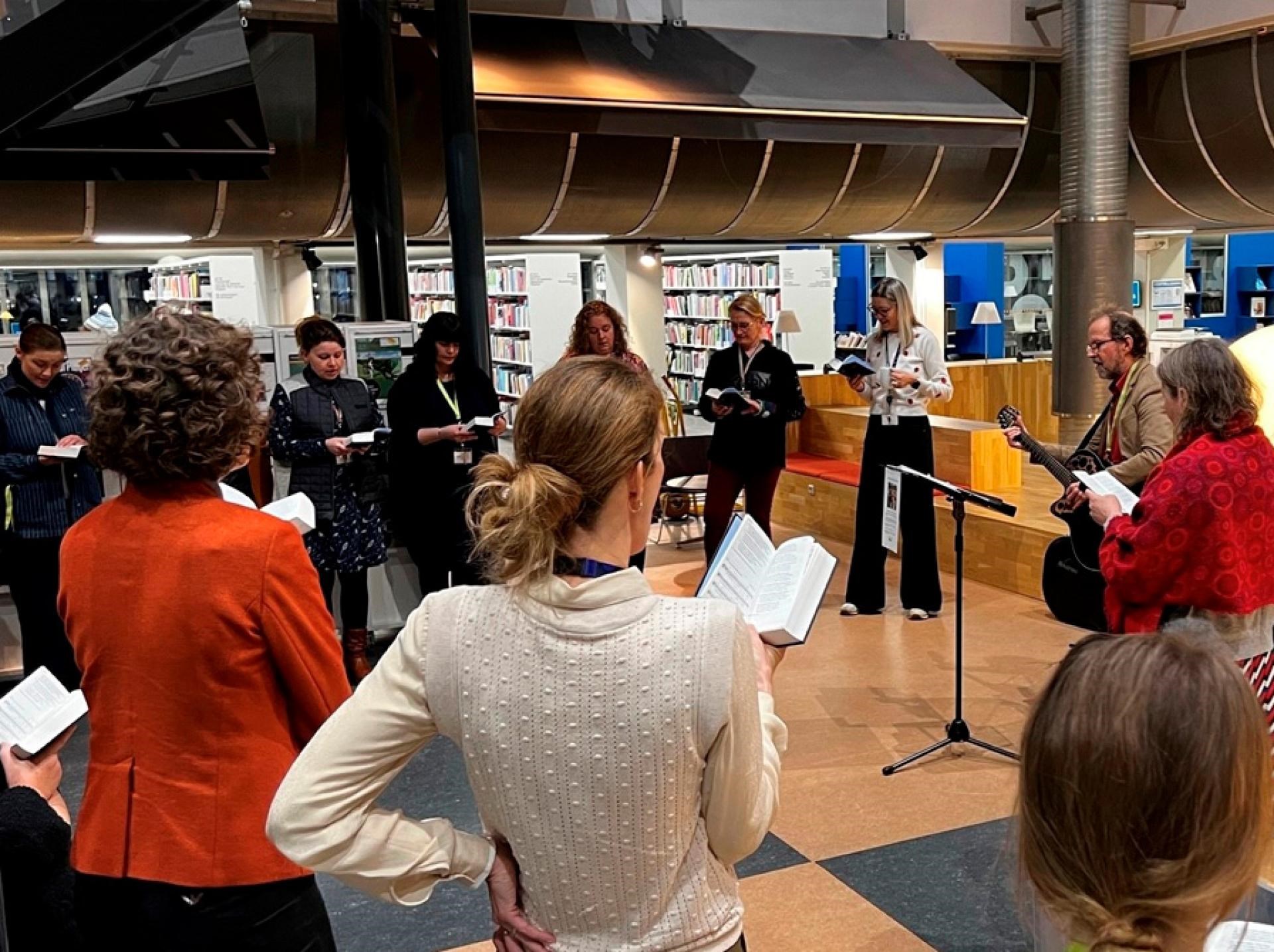 Morgensang på biblioteket