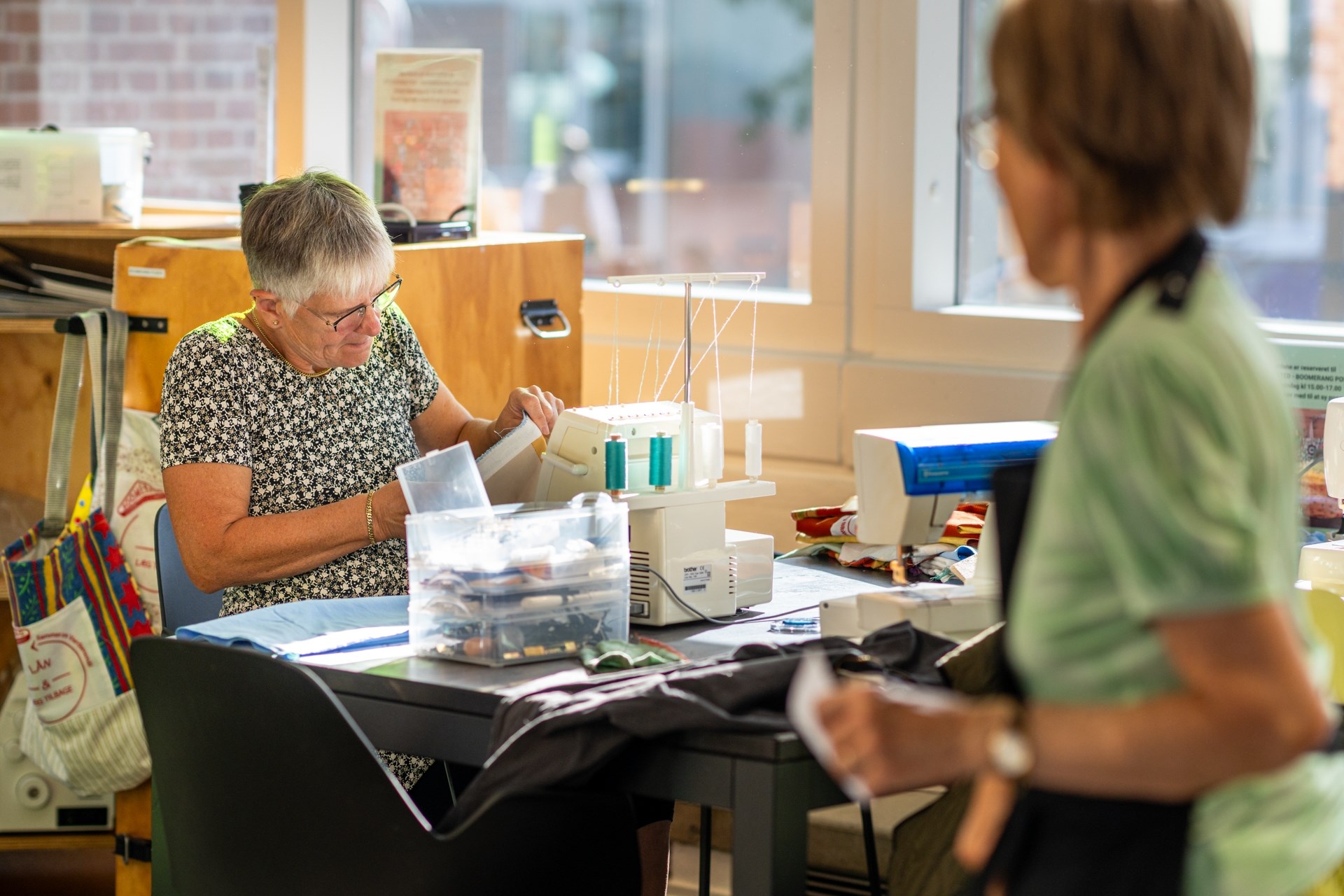 Sy-fællesskab i Them - Boomerang Poser