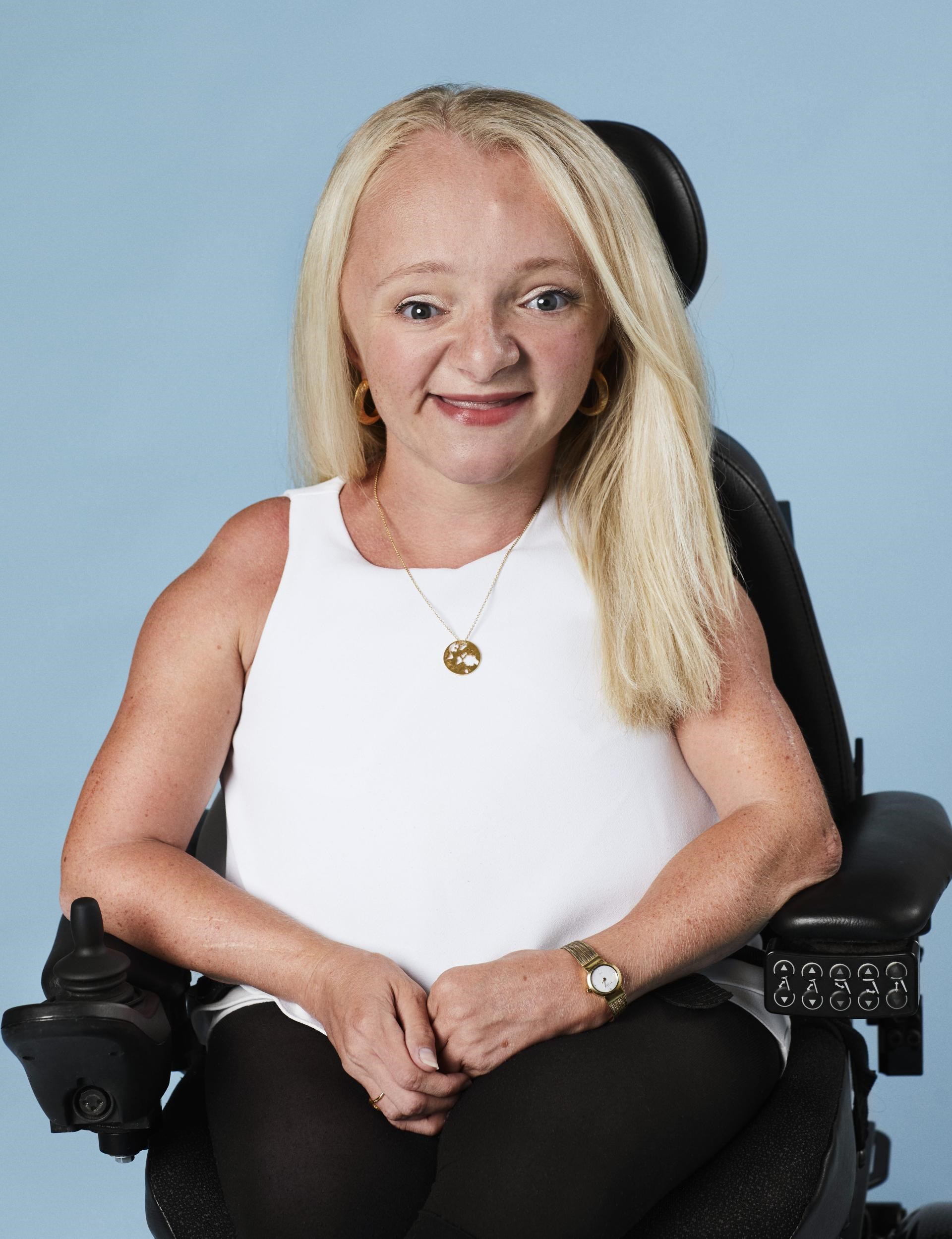 Marie Holm Laursen - Pigen med knogler af glas