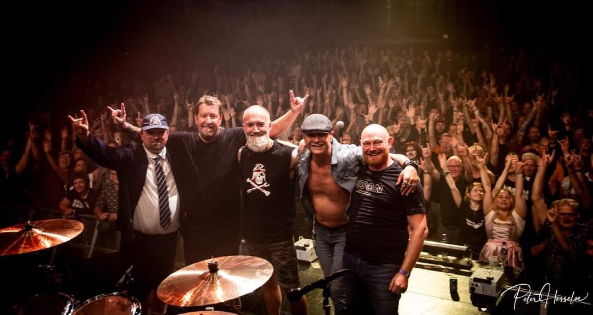 Ac/dc powerjam