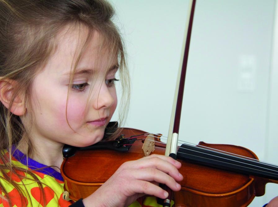 Børn spiller klassisk for børn
