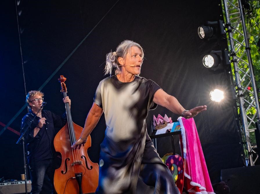 Skrallebang - De små synger altid, højt og stadigvæk