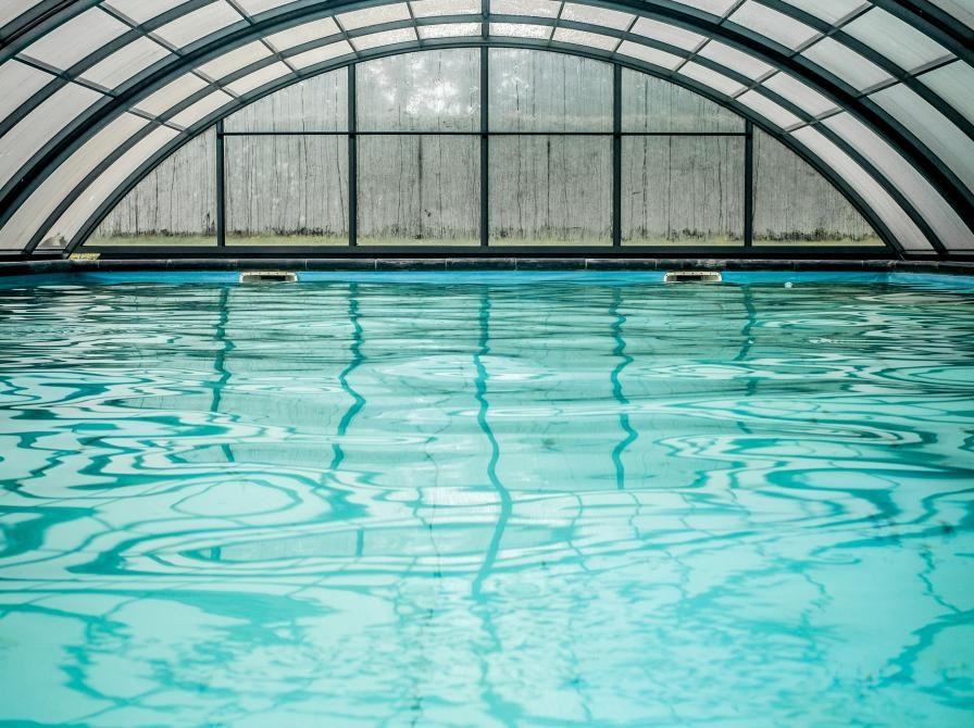 Højtlæsning ved bassinkanten