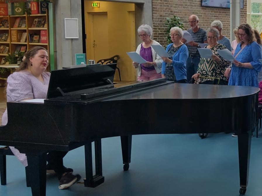 Alle synger - fællessang og fællesskab på Storvorde Bibliotek!