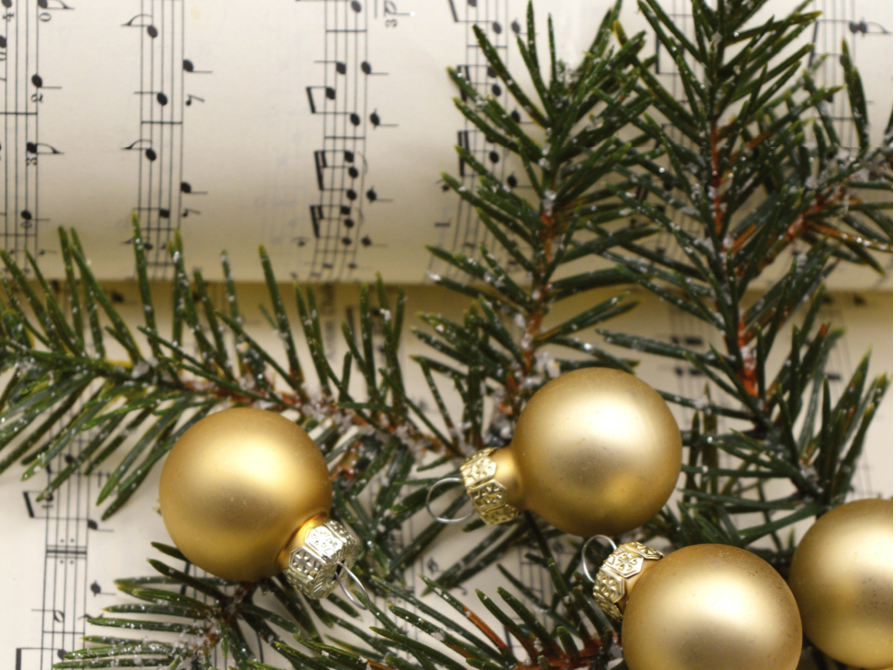 Julesange mellem bogreolerne