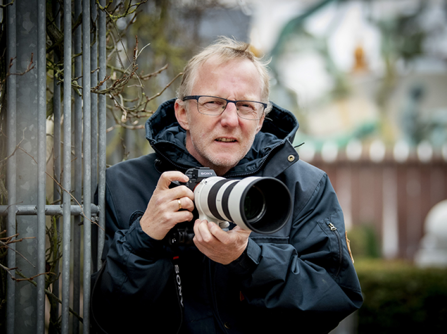 Et liv bag kameraet - fernisering af udstilling med Hans Ravn