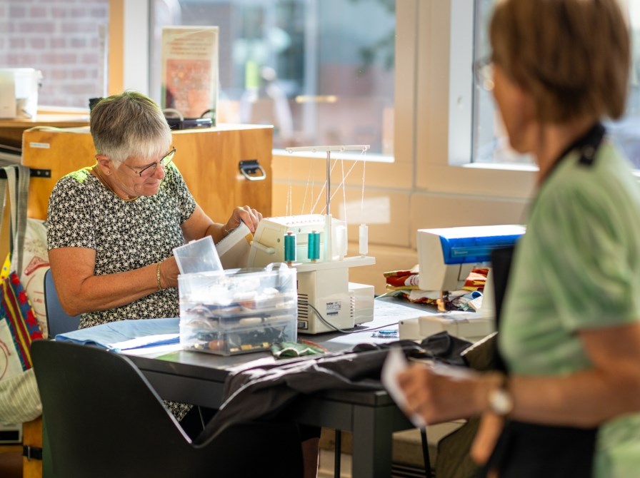 Sy-fællesskab i Them - Boomerang Poser