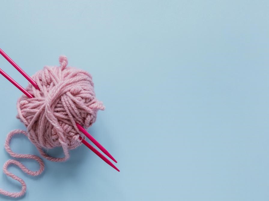 Udsolgt - Strik og lyt på Brande Bibliotek