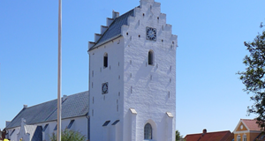 Månedens historie: sæby kirke - klosterliv, kalkmalerier og kirkegåder