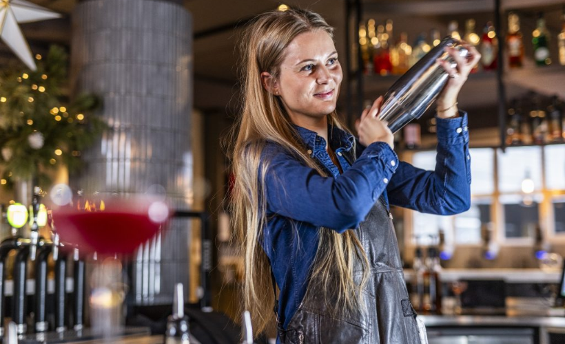 Fredagsbar med særlig cocktail og livemusik