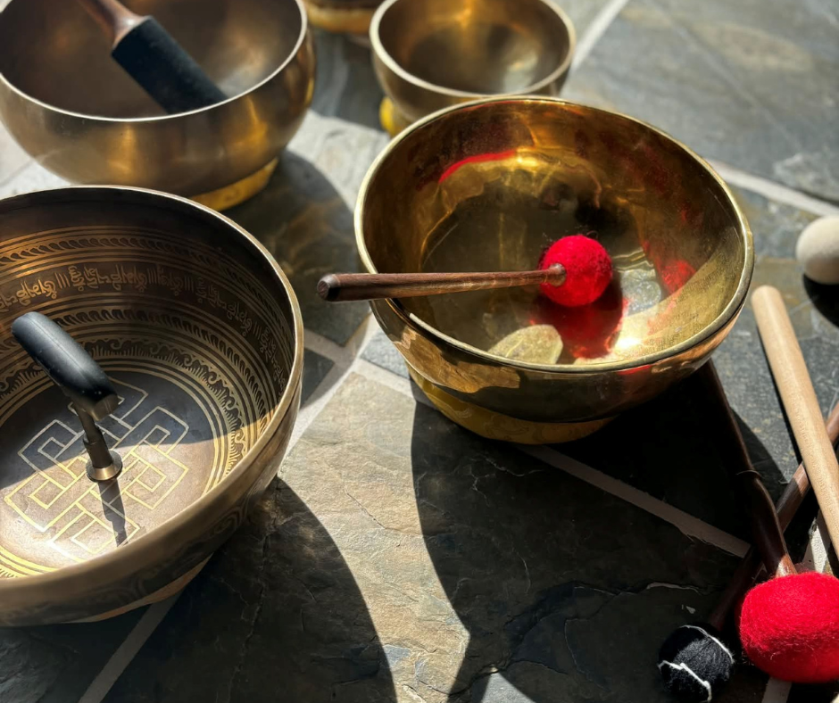 Klangmeditation i kunstudstillingen