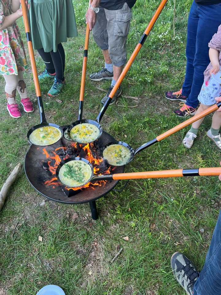 Urtepandekager over bål i Påskeferien!
