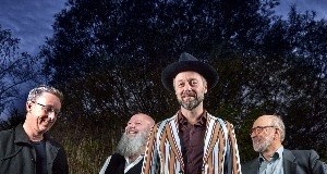 Hymner og Ukrudt tilsat italiensk mad og vin