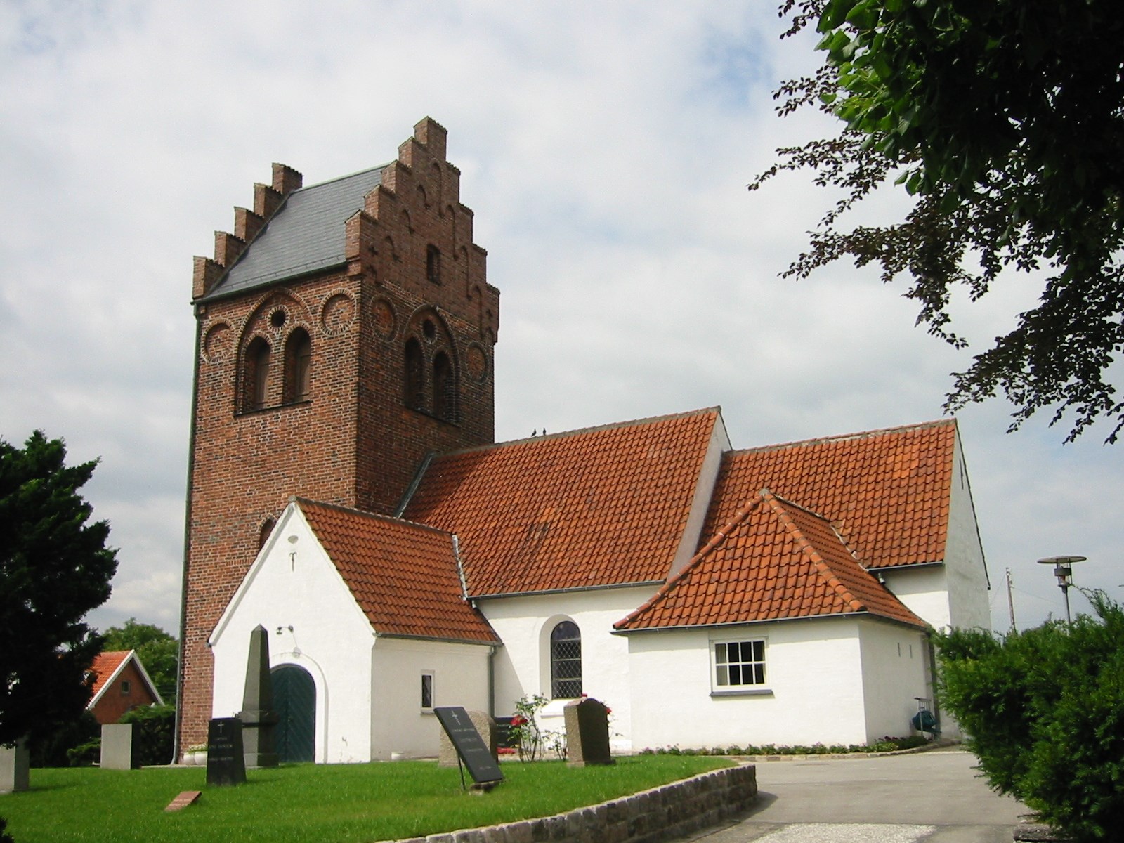 Besøg Brøndbyøster Kirke og hør om dens historie
