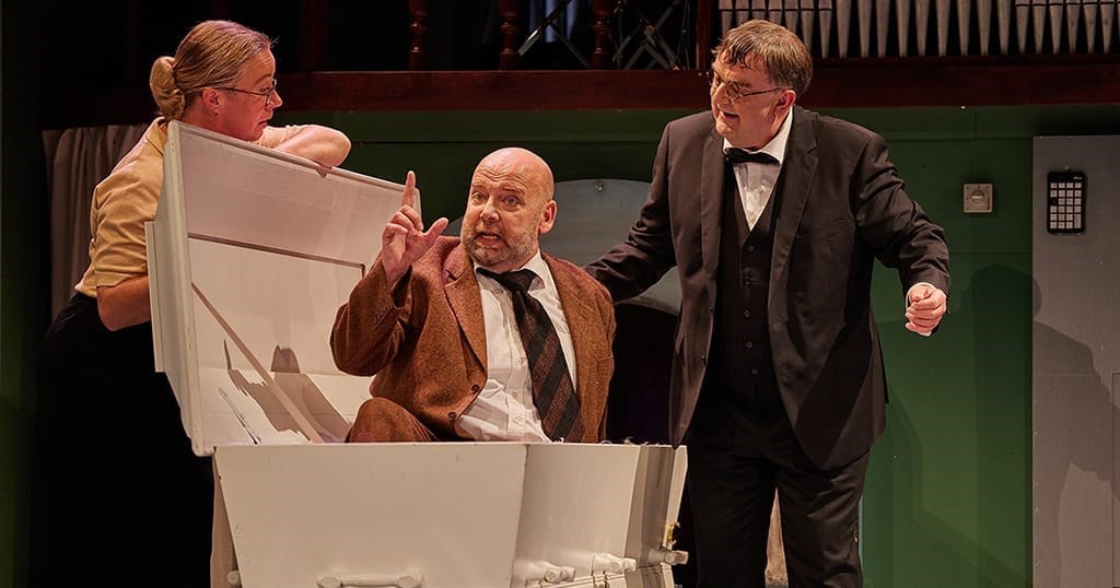 Gravalvorlig - En kulsort bedemands-opera-komedie