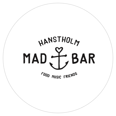 To mikrofoner og en stak vinyler