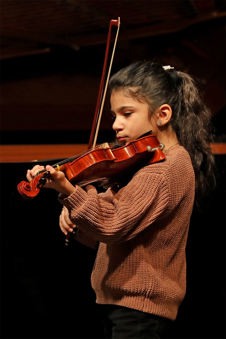 Unge Spiller Klassisk Konkurrence