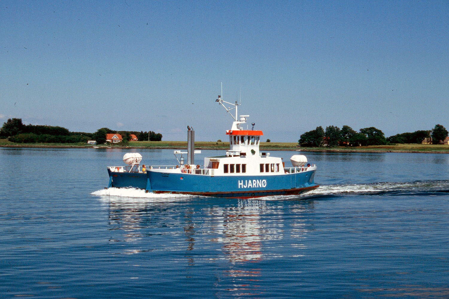Forår, fortællinger og fjordlandskab på Hjarnø