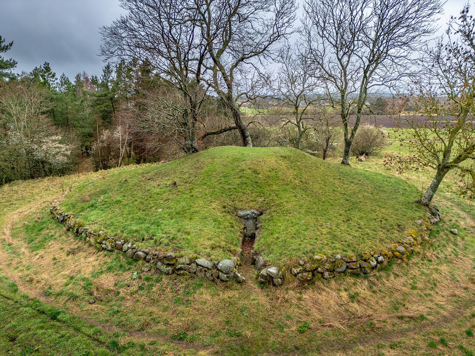Historisk sommervandring - vandring til Øm Jættestue