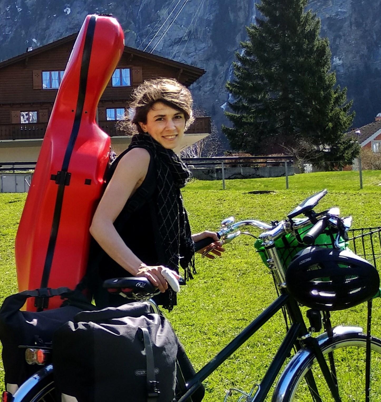 I vildmarken med en cello- fortælling i billeder og musik