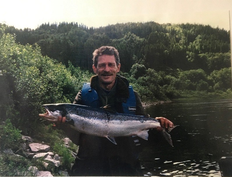 Festlig spiseaften med fortælling og billeder om laksefiskeri