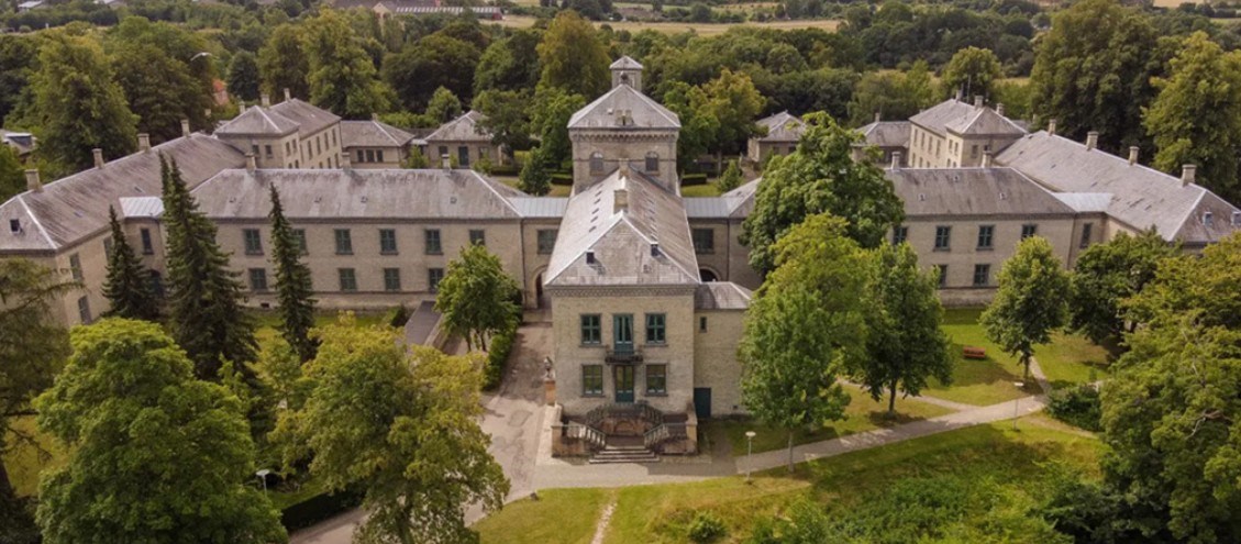 Fællessang, fortællinger og trivsel på Sankt Hans