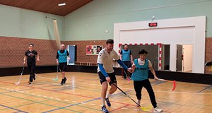 For veteraner, pårørende og børn: Floorball i Ejegod Hallen