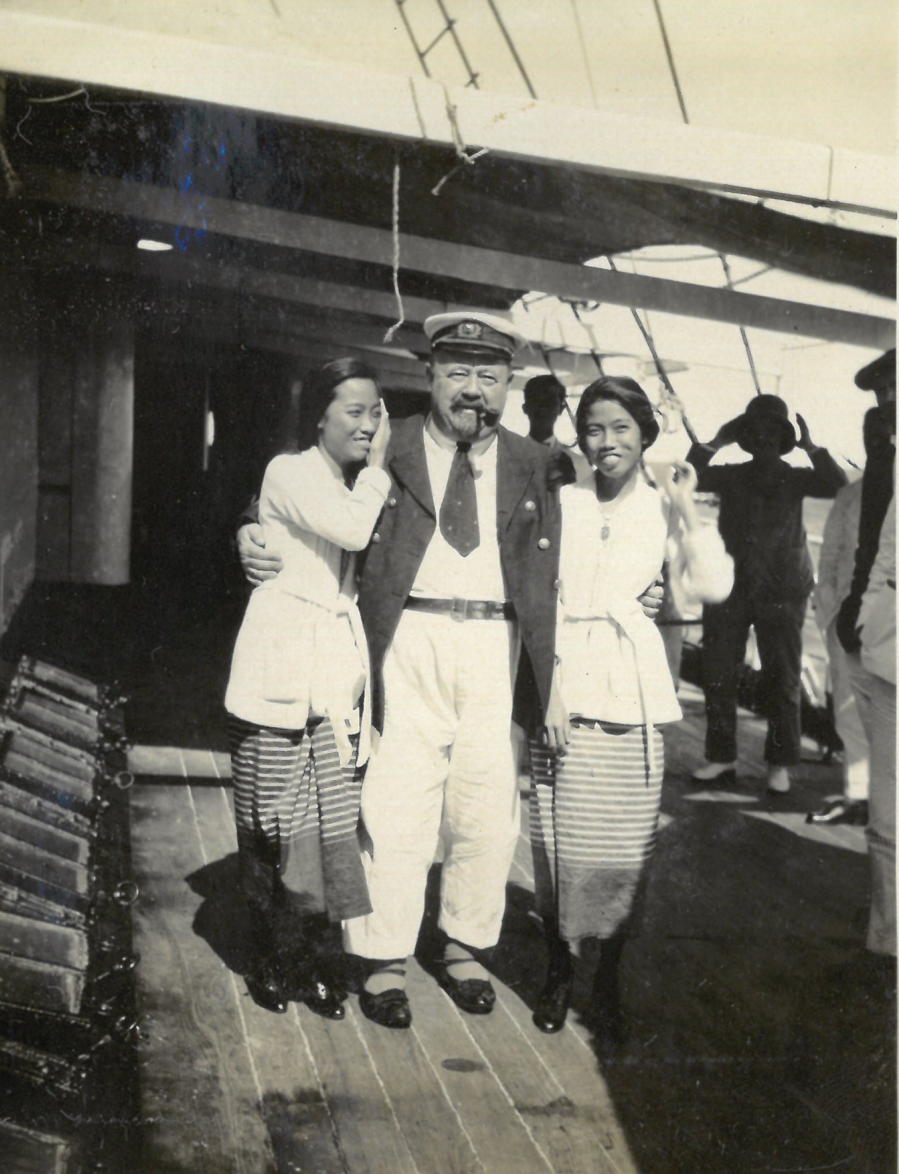 Teaktræ og tropekuller - Et nyt blik på ØK's start i Østen