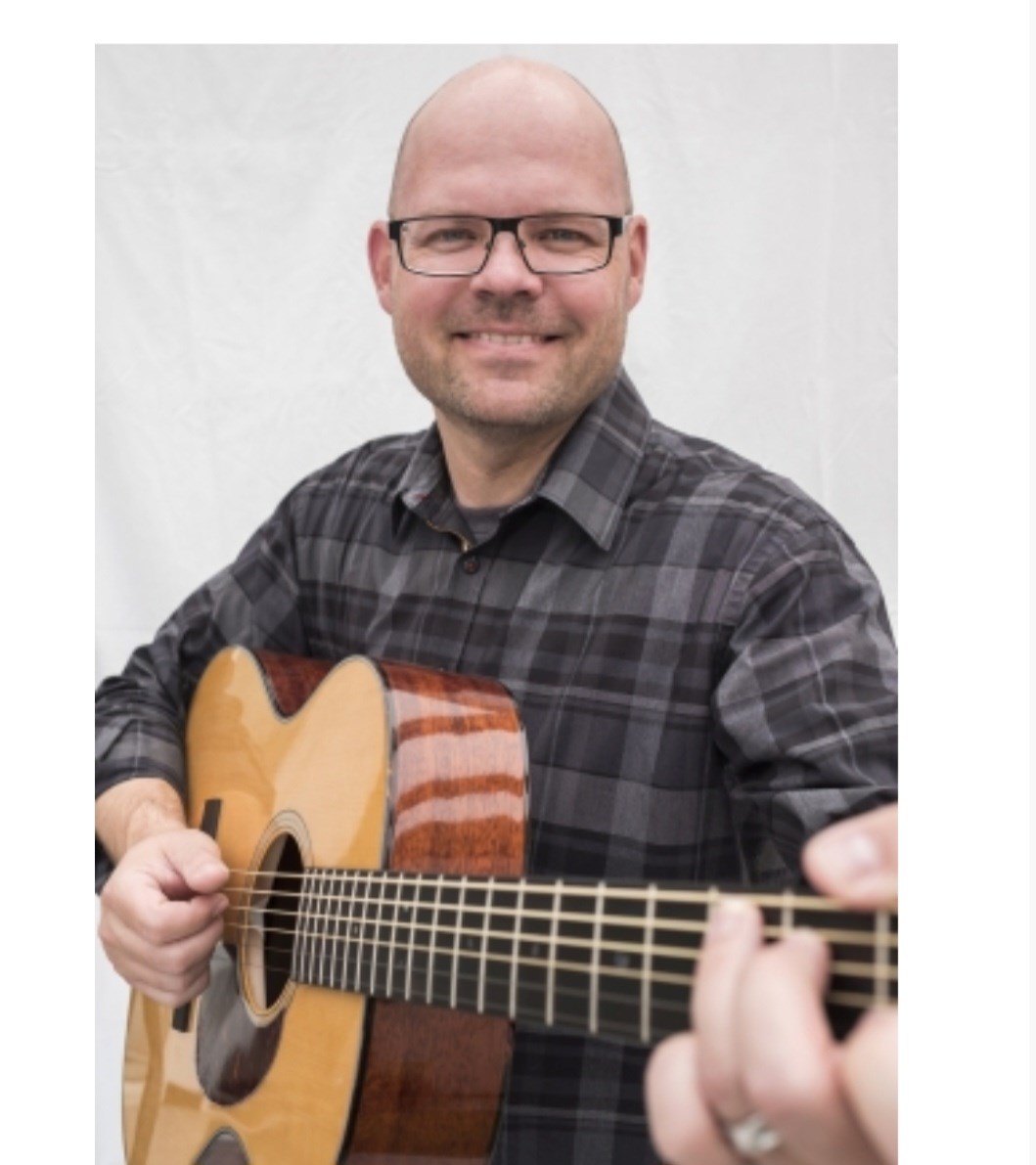 Mandagscafe´ med Den Skaldede Pædagog v/ Thomas Holst