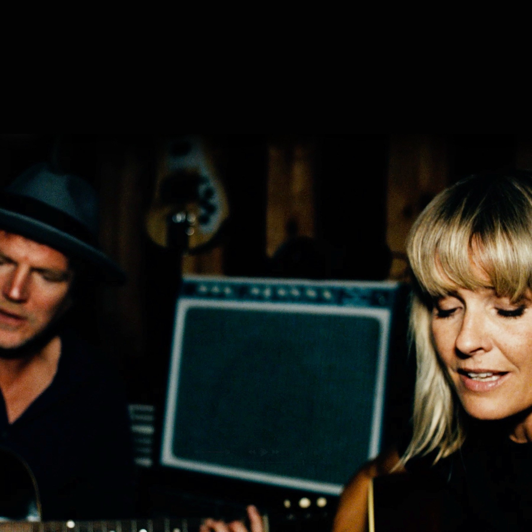 Signe Svendsen & Lars Skjærbæk - Alt det vi gør for ikke at dø