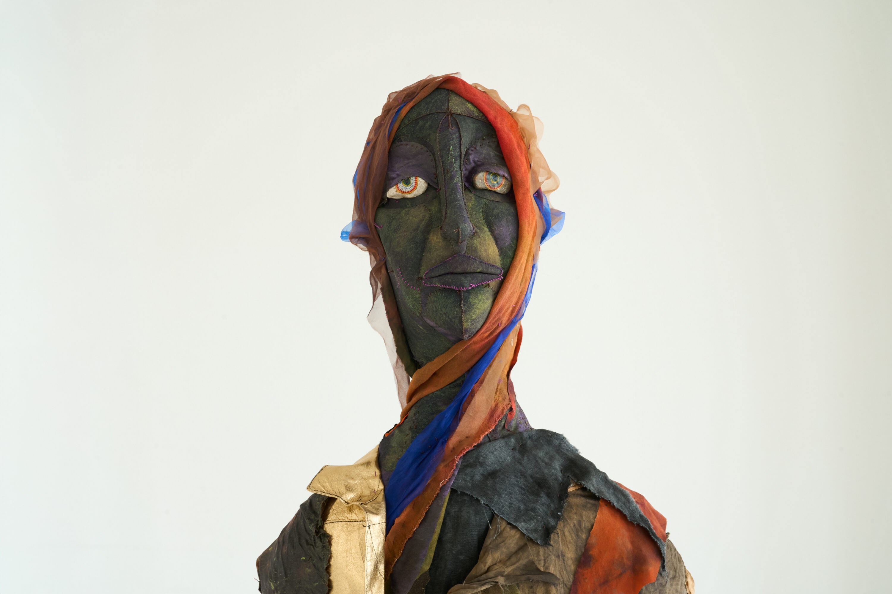 Rundvisning // Tau Lewis - Mouth close to earth