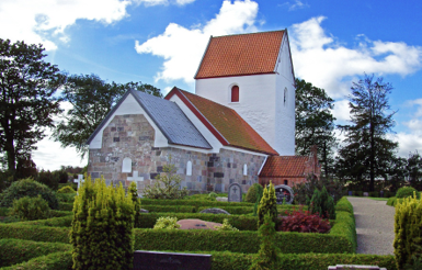 Kirke- og kirkegårdsbesøg i Kvols