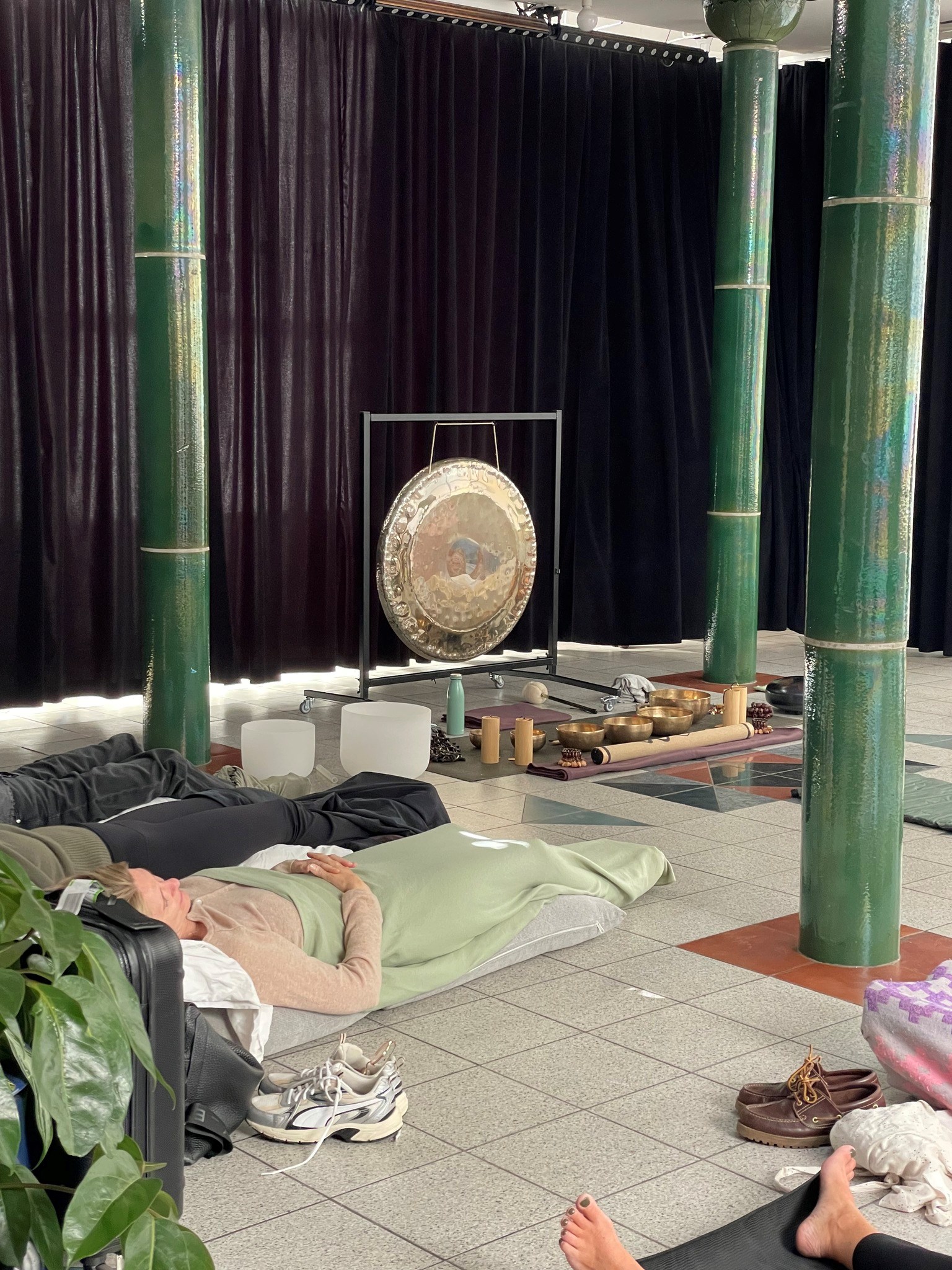 Afrund 2025 med støtte fra Lydhealing og guidet meditation