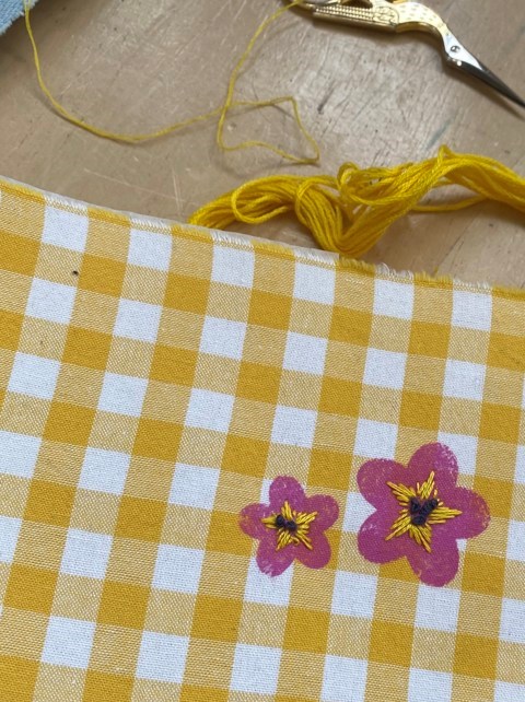 Giv dit tøj nyt liv - reparation, print og broderi