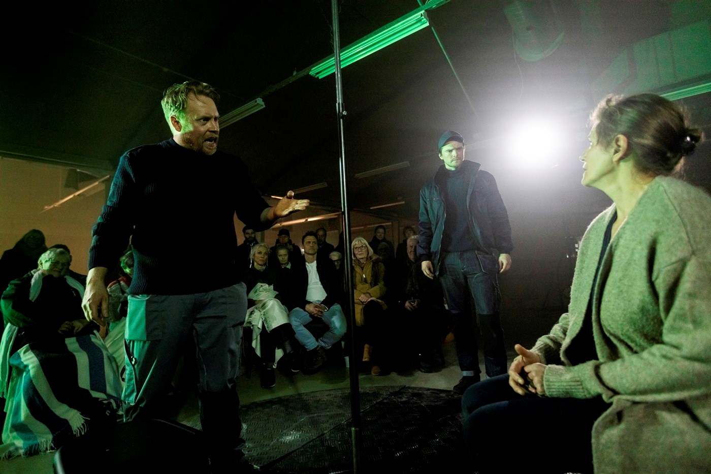 Udenfor lands lov og ret