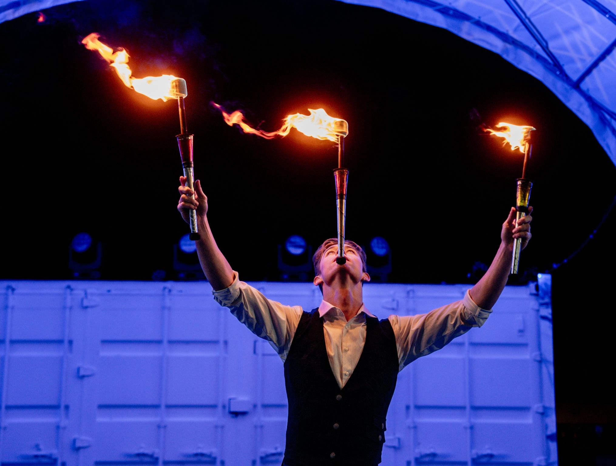 Akrobatik med ild og lys