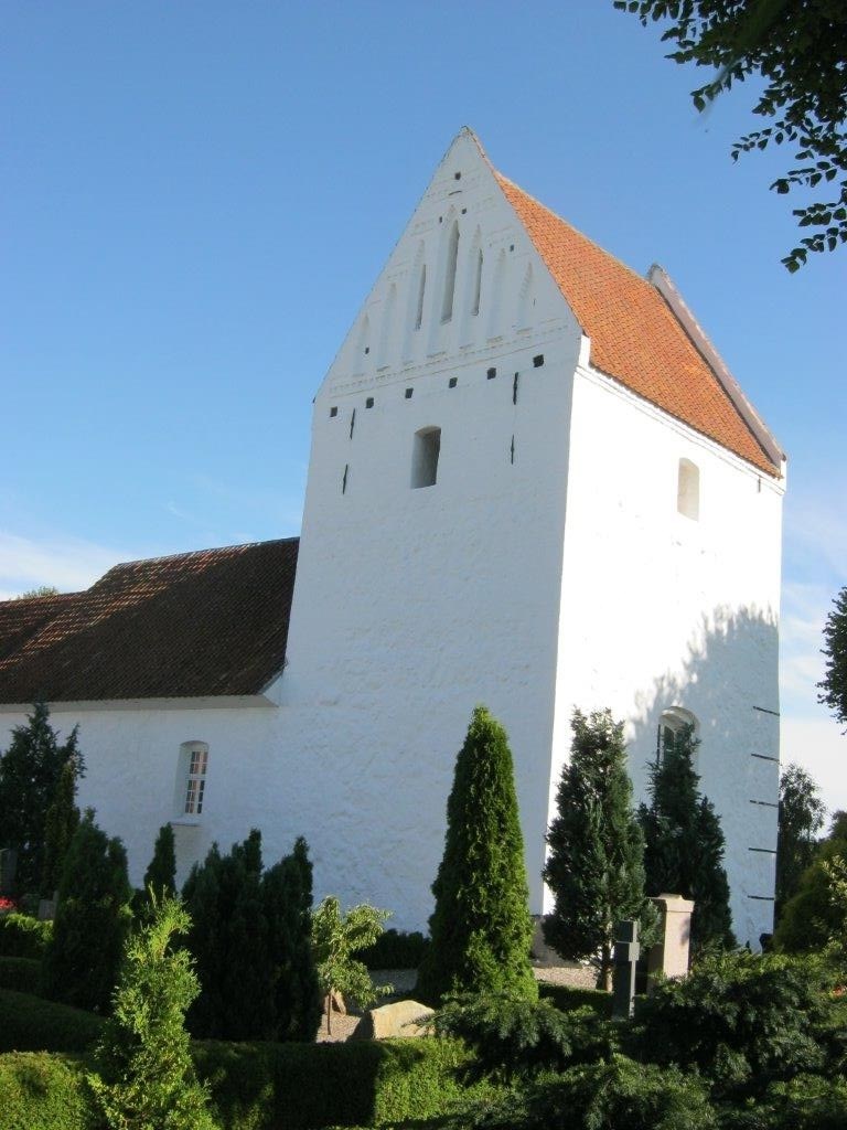 Sommerkirkebesøg i Holevad kirke